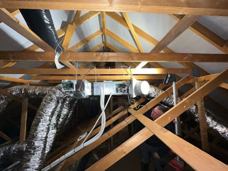 Installation climatisation multizone Weppes reseau de gaines souples isolees en combles