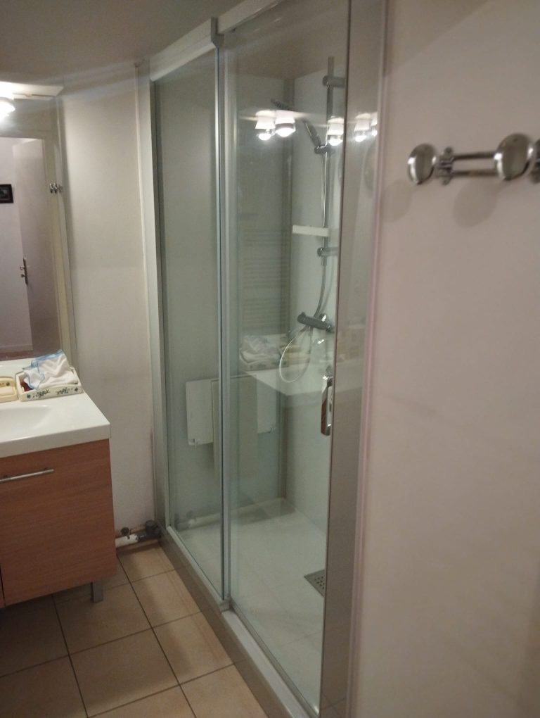 Renovation salle de bain Handibat douche securisee de plain-pied Couronne Lilloise