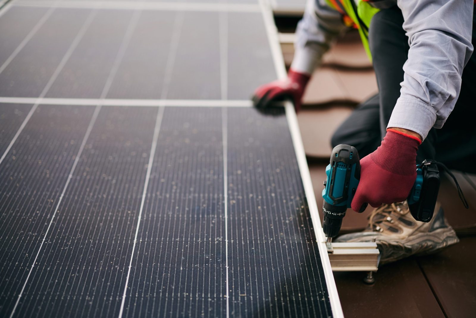 Installateur panneau photovoltaïque utilisant des micro-onduleurs sur une toiture à Verlinghem
